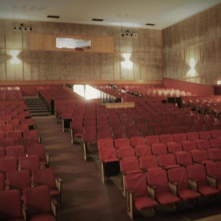 Backstage Theatre Room 楚梅布 外观 照片