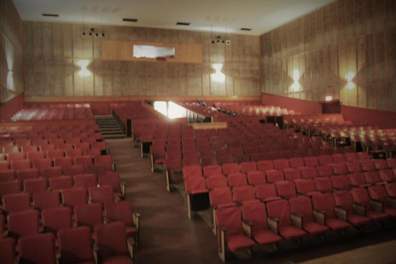 Backstage Theatre Room 楚梅布 外观 照片